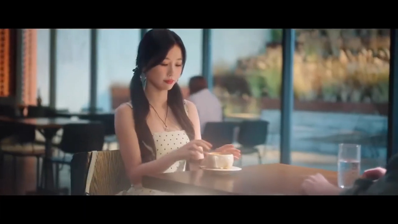 谁说内娱没有好的转场《双轨》的转场太会拍了！姜暮靳朝咖啡馆对视转场丝滑到离谱，