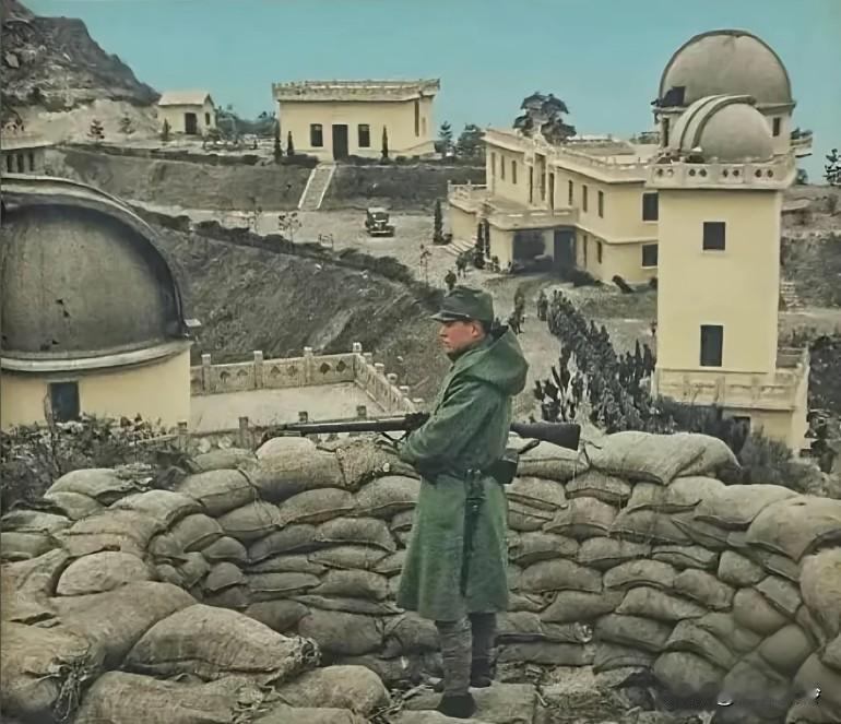 日军占领南京紫金山天文台的历史照片，拍摄于1937年12月南京沦陷后，由日本随军