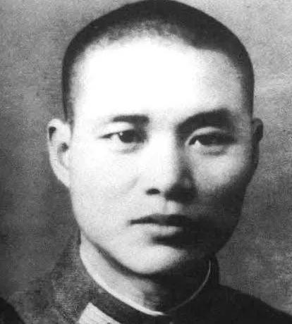 1934年左右，杜月笙送了沈醉一辆漂亮的小汽车，沈醉收到后却大为惊恐，急忙退了回