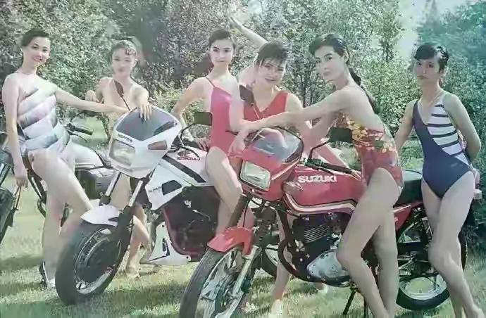 当年被抢售一空的挂历，就因为这本挂历都是明星，大家猜猜这是哪一年？