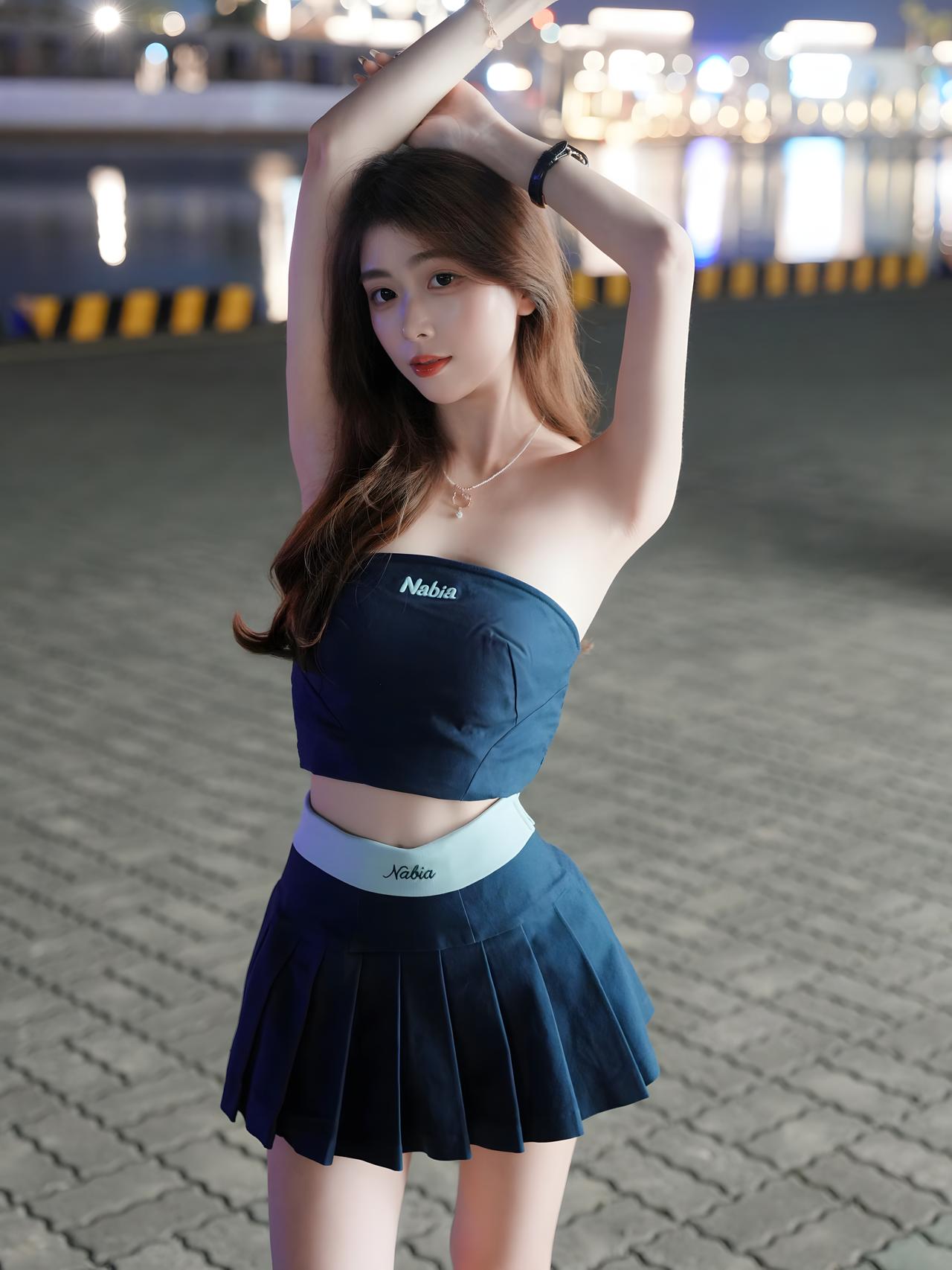 晒图笔记大赛都市街拍，夜色如墨，美人如画，时尚少女穿搭，Nabia品牌，尽显优雅