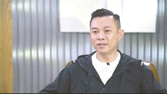 新剧拍摄资讯丨文伟鸿监制警匪题材新剧原定于本周开镜，因故延期一个月。剧集主演：黎