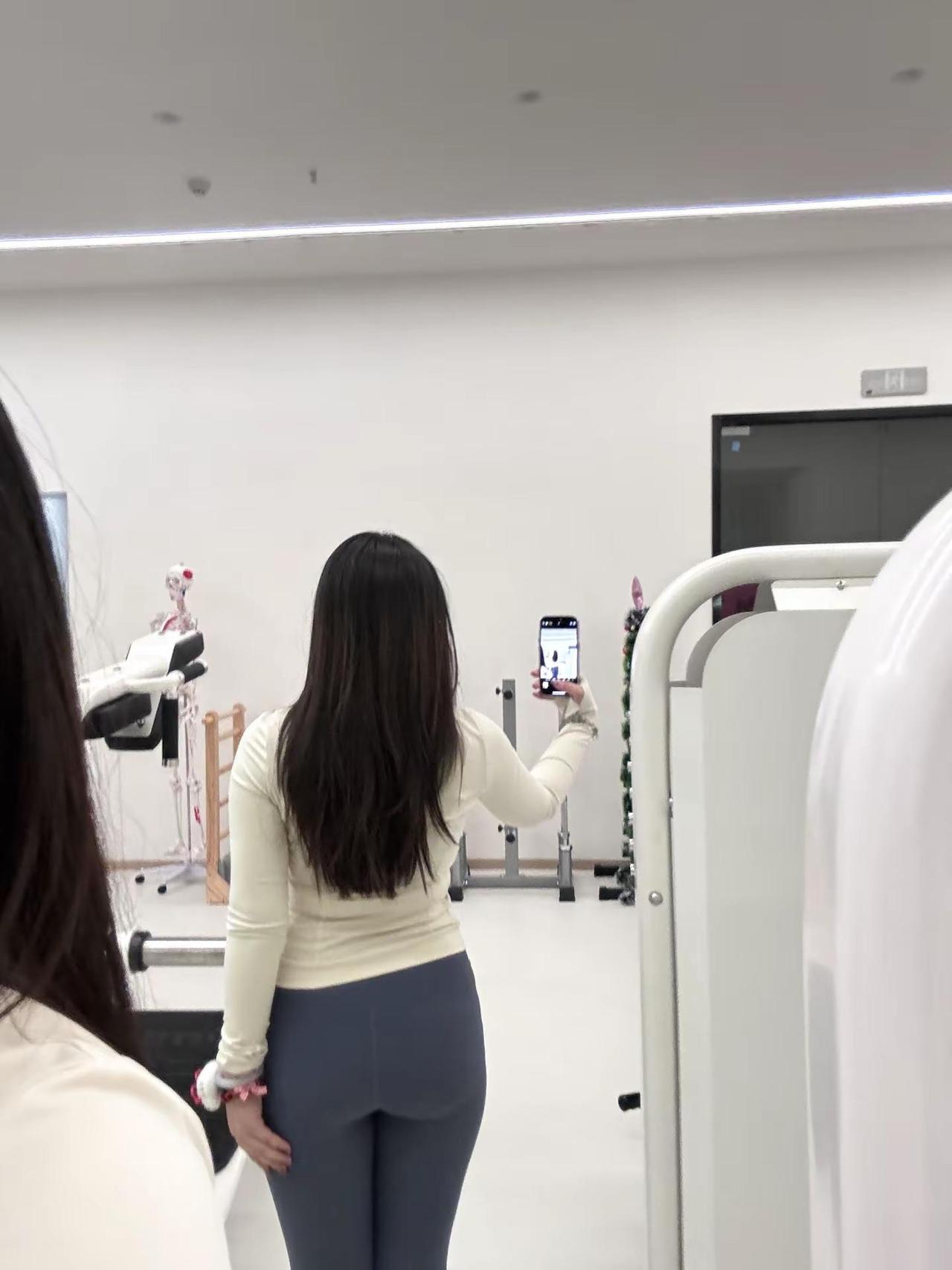 生活不断捶打我，我将变得Q弹可口健身健身穿搭