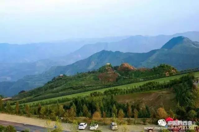 秧庆的峰林闪射出一道霞光,山的味道更足…… 万重山景区,是册亨在秧