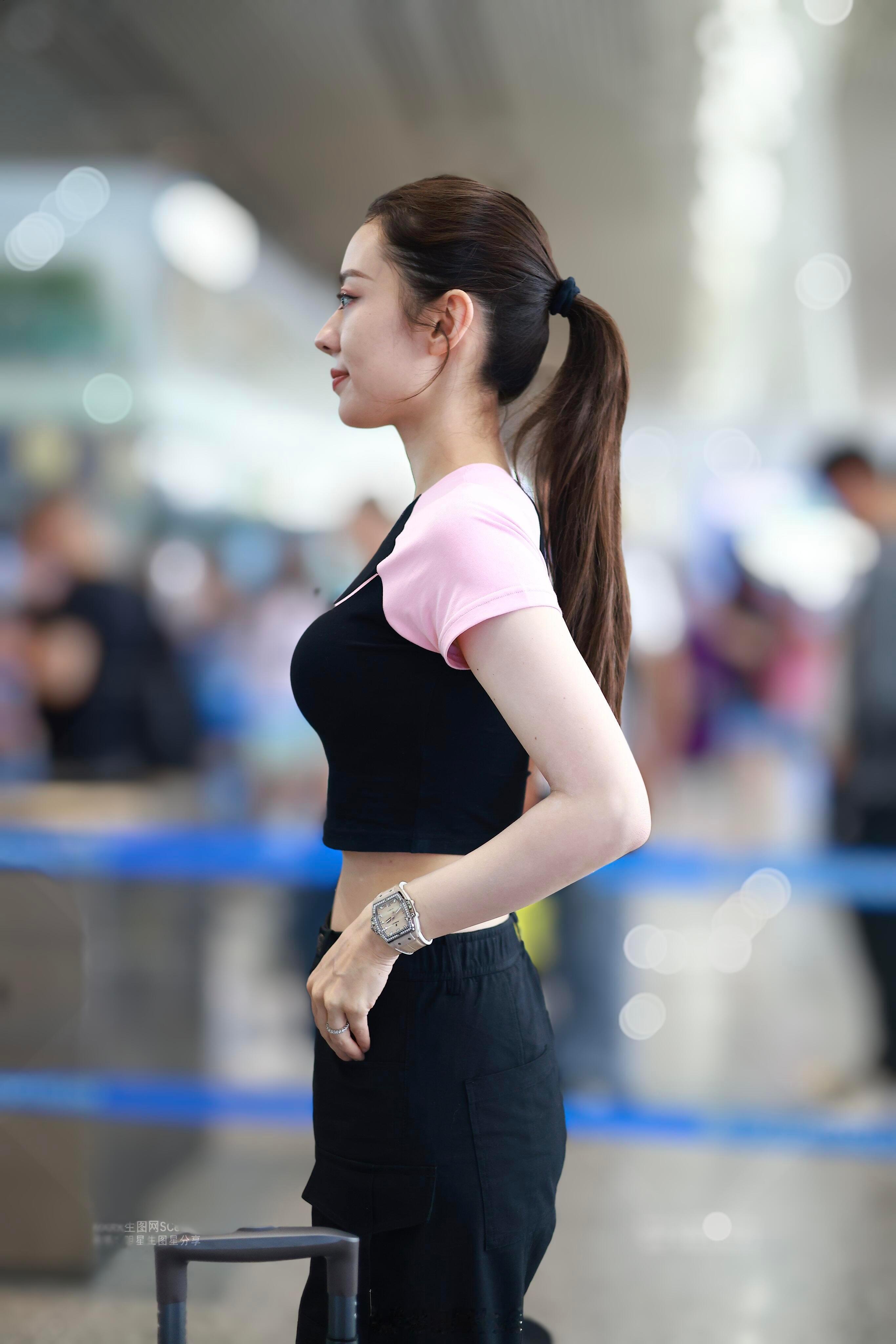 吉娜身材比例太好了