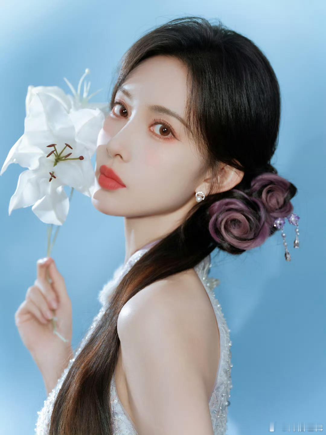 孟子义美成这样有什么心事吗旗袍➕侧编发真的很有民国大小姐那味儿