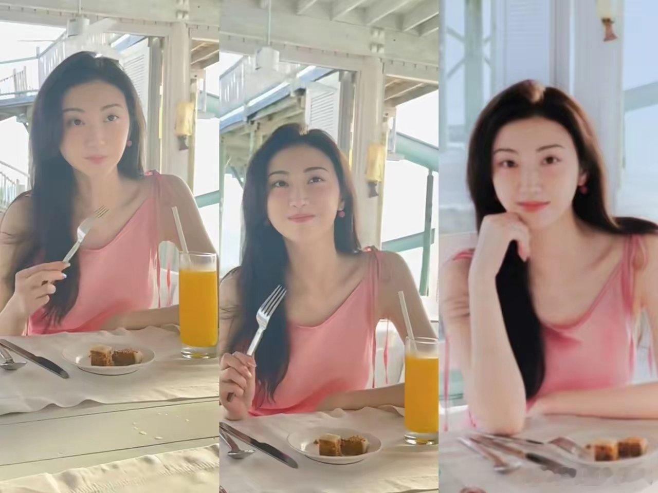看了景甜国外度假的视频，摆在她前面就两块糕点加一杯果汁，也没有其他山珍海味了，她