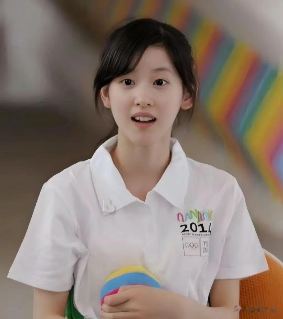 章泽天要是进娱乐圈，应该能秒杀不少女星，我觉得她比刘亦菲都漂亮。