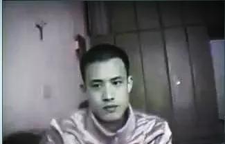 不知道他如今在哪那一年，他随大哥来武汉做钢材生意那一年，我们在ROM酒吧邂逅