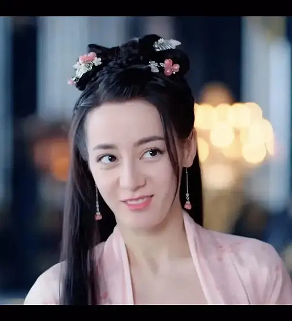 迪丽热巴只能是静态美女吧