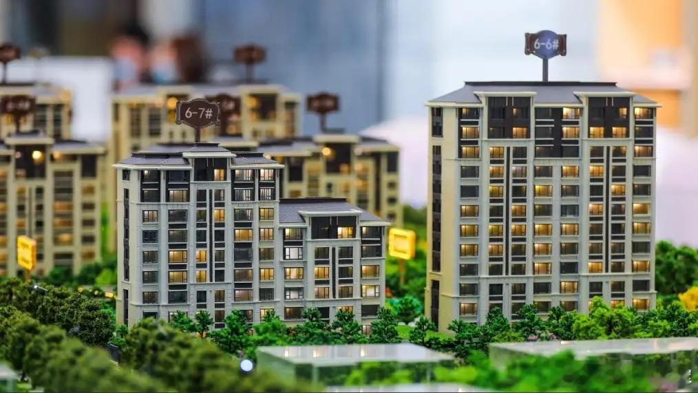 房地产是不是永远站不起来了？以后是不是只能靠“以租养税”了？简单说，房子正从“金