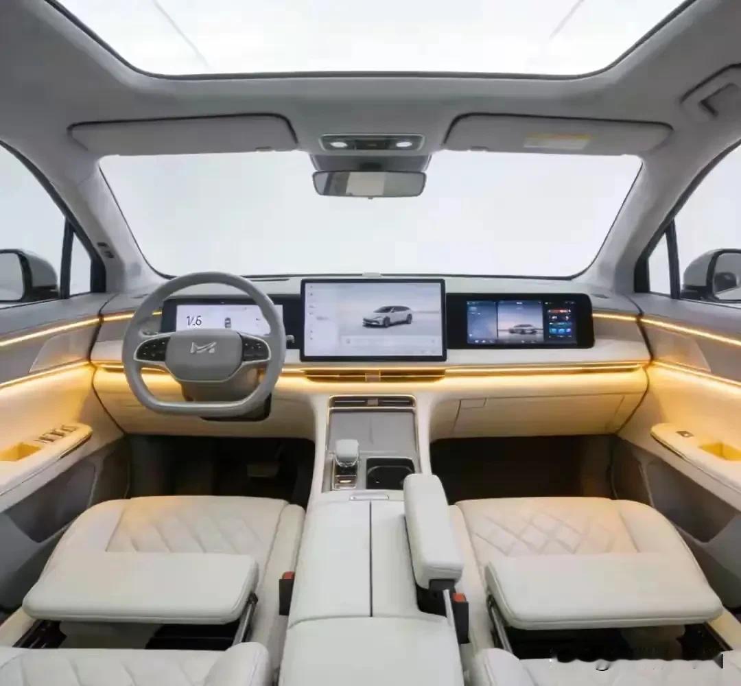 +高级悬挂”定义豪华，智己LS8直接把这些硬件变成全系标配，这诚意没谁了。上