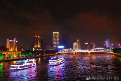 广州珠江游是南国羊城的一大特色游，珠江美景可媲美于香港维多利亚港，其景...