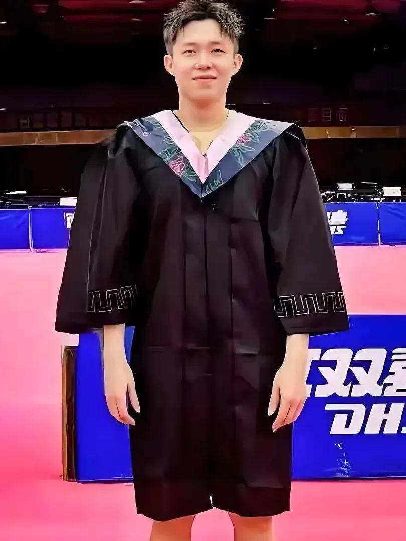 听说，王楚钦考上北大研究生了！这孩子厉害！恭喜！学业球业两不误。王楚钦这应该是学