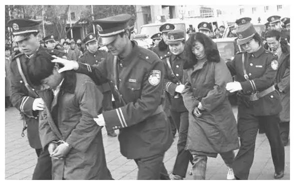 1983年，中国为何突然严打？3个事件成为导火索，再不严打就迟了。1983年的年