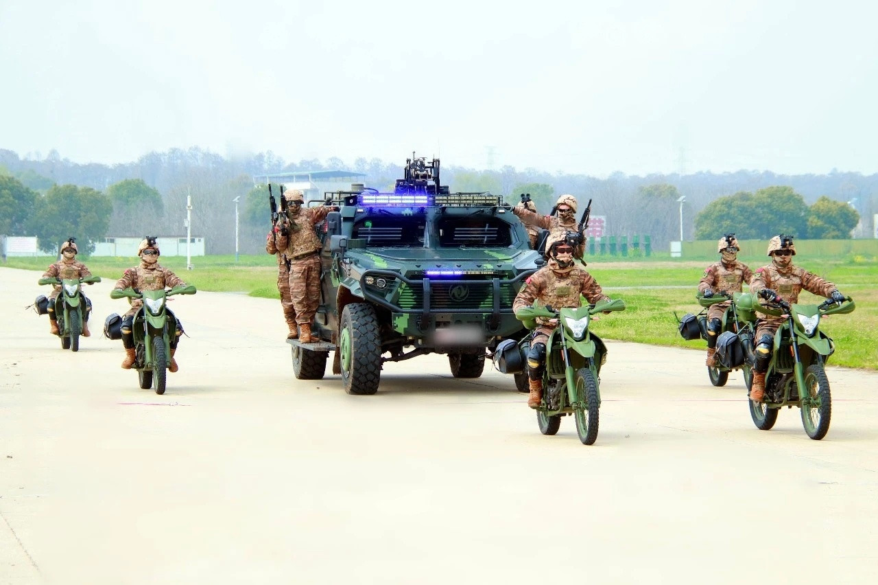 湖北总队某部特战官兵持续开展特种车辆驾驶训练（湖北武警）烽火问鼎计划