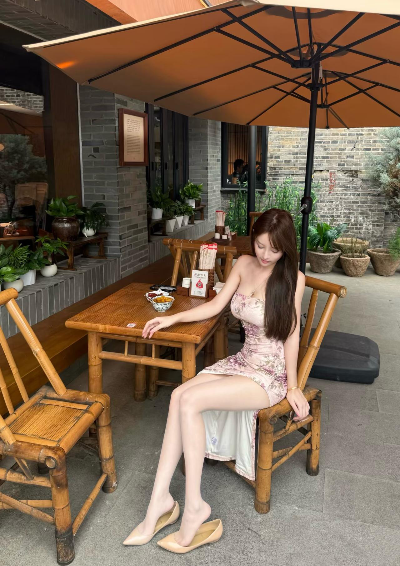95后空姐飞不动啦[比心]连续高强度的飞行稍稍告一段落[吐舌头眯眼睛笑]（最近航班延误和