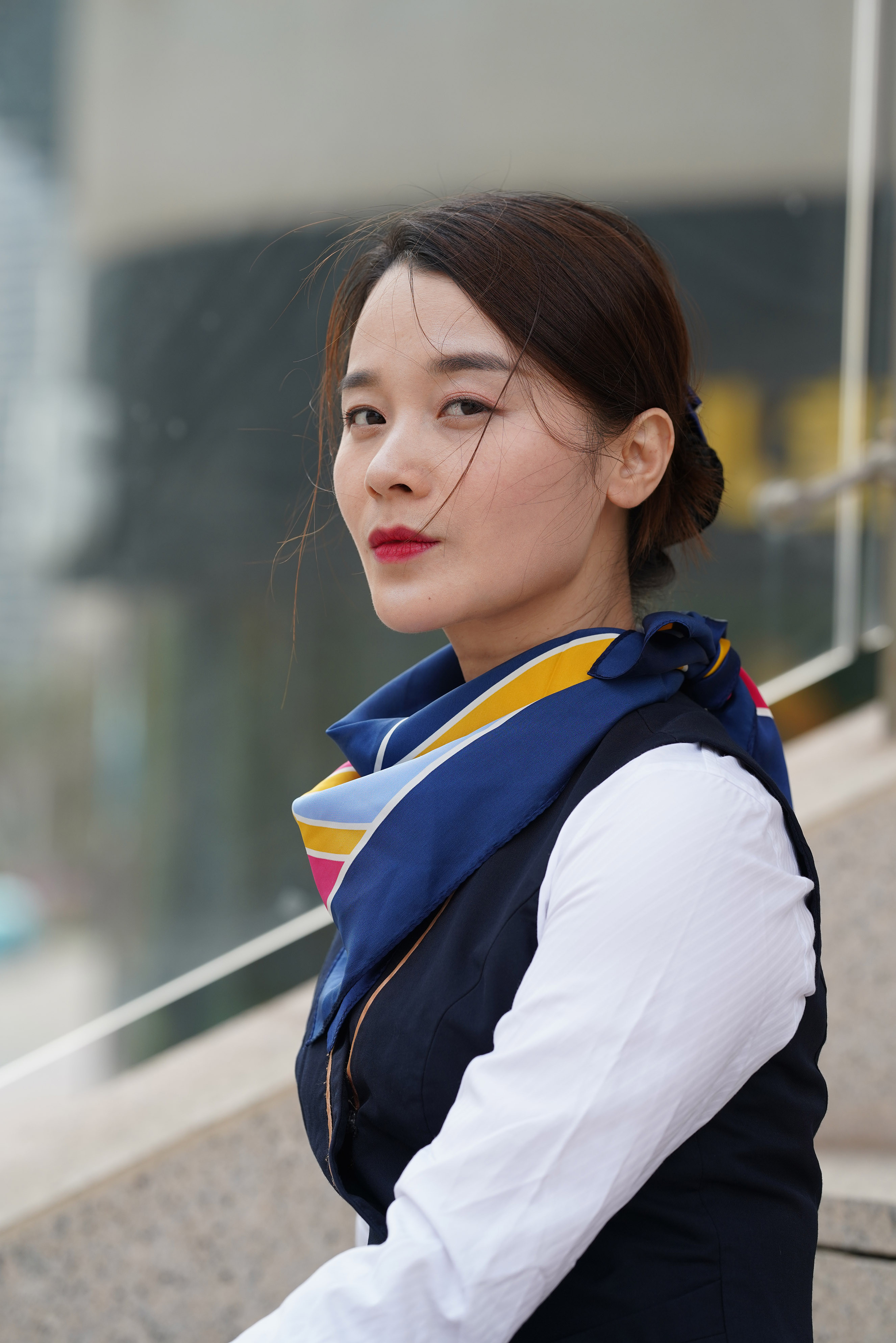 优雅丝巾搭配职业装，气质瞬间up！白领必备✨