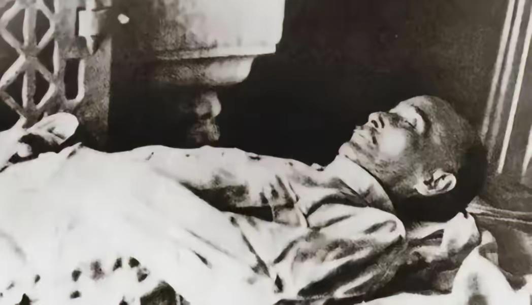 蒋介石遗体已腐烂不堪？守灵三年的侍卫，终于说出慈湖的秘密！蒋介石和蒋经国的遗体现