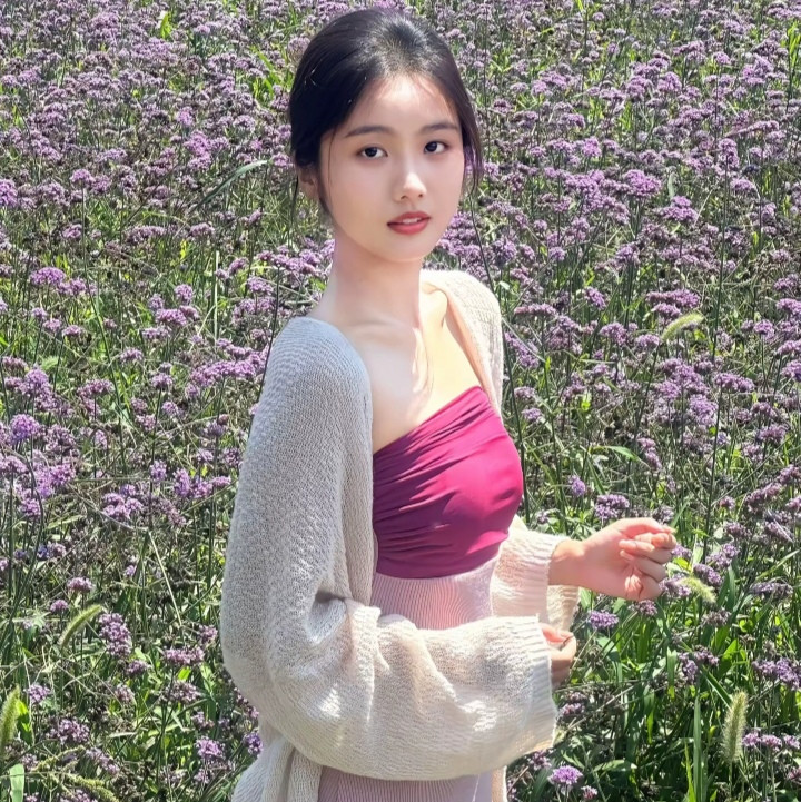 百花丛中一抹红