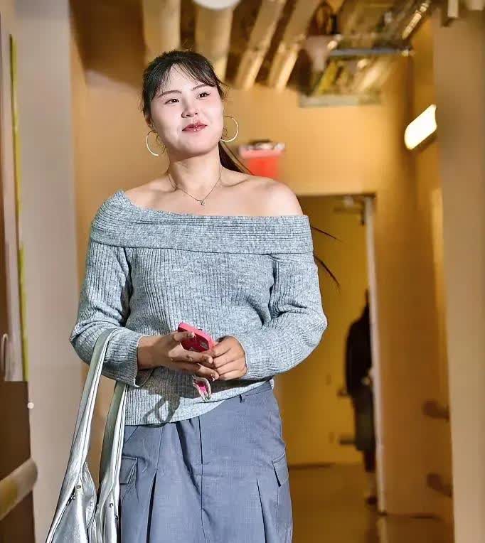 研究了大半天，终于从李月汝身上悟透一个道理:这辈子可以赢也可以输，但