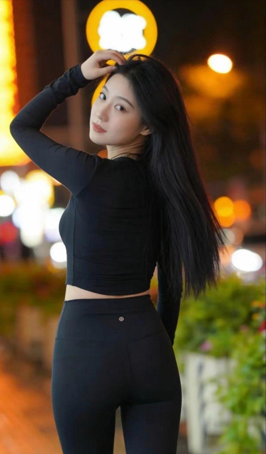 回眸一笑百媚生！