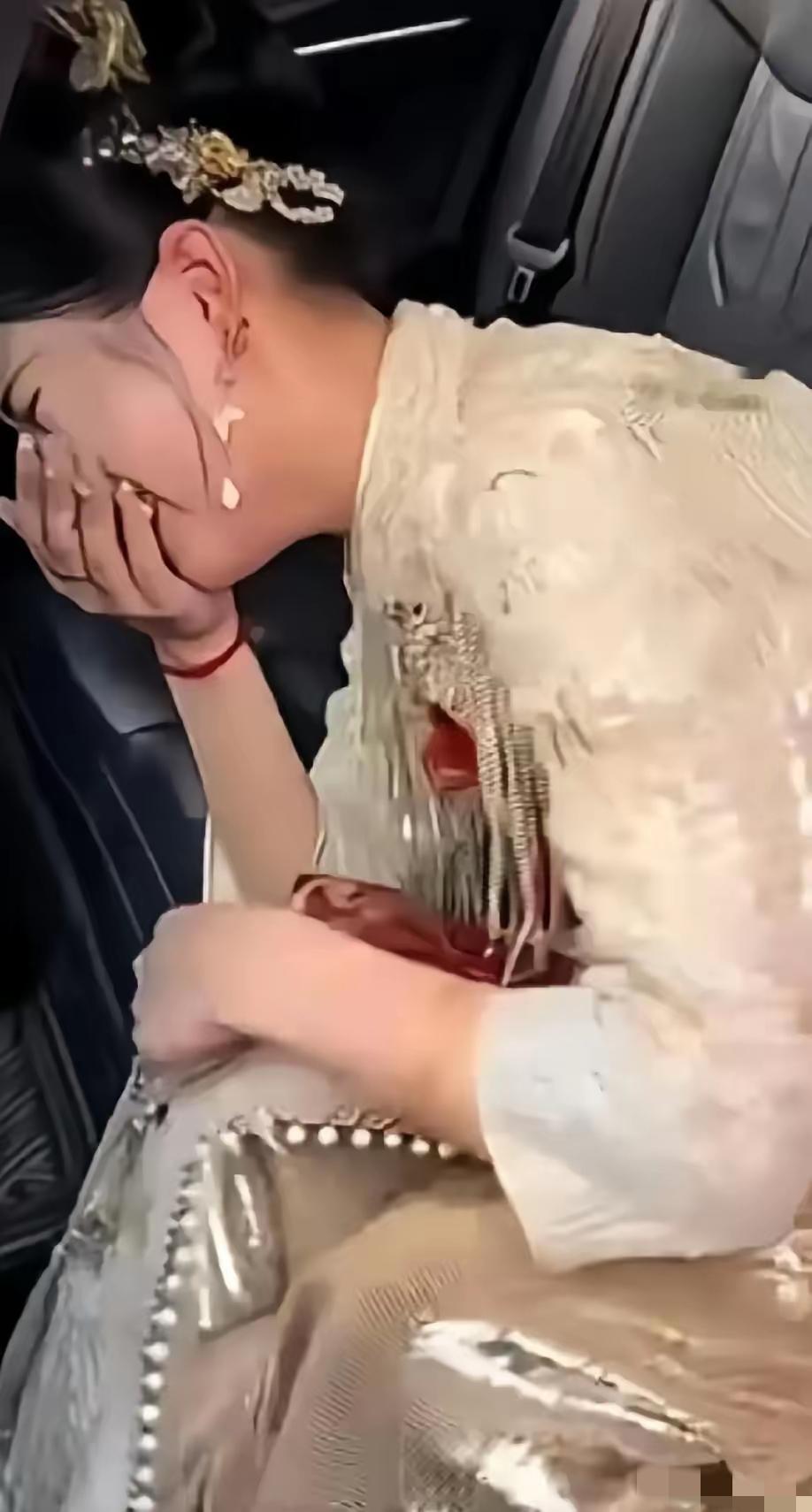 泪目！国内一座中部城市，新娘的婚车快到男方家门口，娘家电话打来，说父亲出了意外不