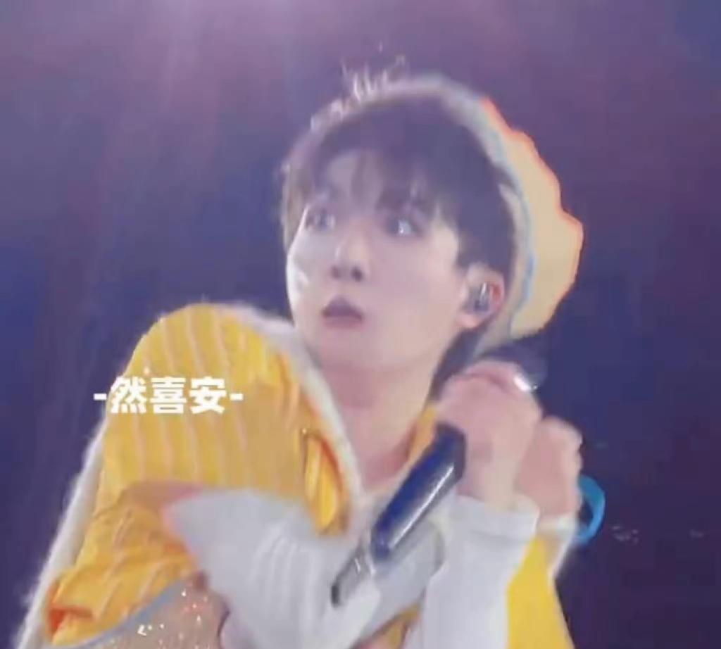 大家看演唱会一定要注意安全！来自周嫑嫑的安全提醒！杭州演唱会的周嫑嫑胆子不小