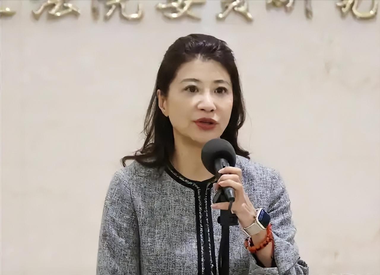 彻底兜不住！美方态度骤然反转，民进党万亿防务骗局当众露馅。4月28日台湾政坛