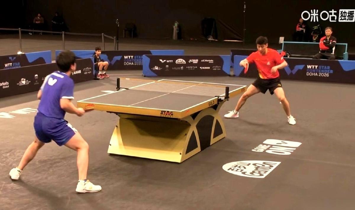 场边那个教练，我看着都快急死了。嗓子都喊哑了吧？一会儿喊“大飞很好很好！”，