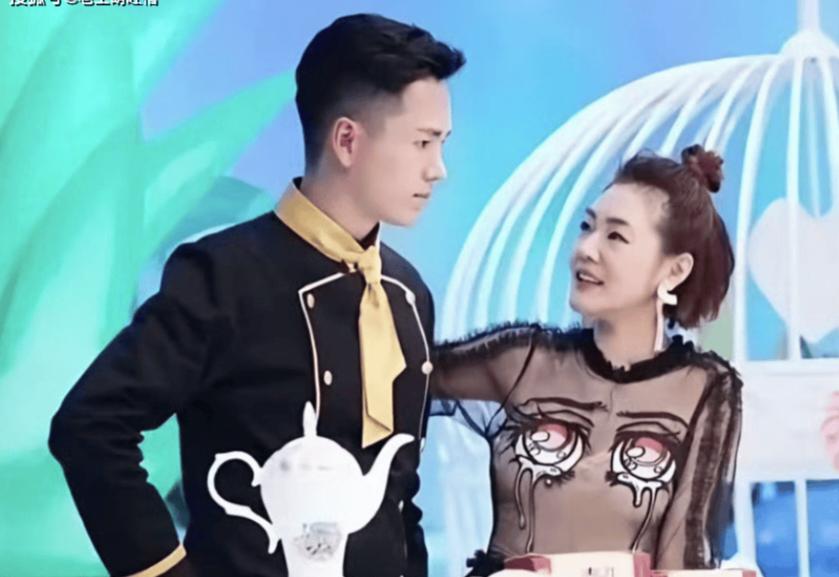 古二放出来的三次录音，是他们工作会议上的录音，是墨镜男要求录音之后根据讨论内容，