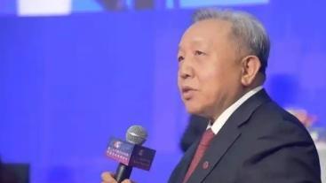 人大教授吴晓求尖锐指出：你要存钱，银行问你钱哪来的，你要取钱，又问你要去干嘛，这