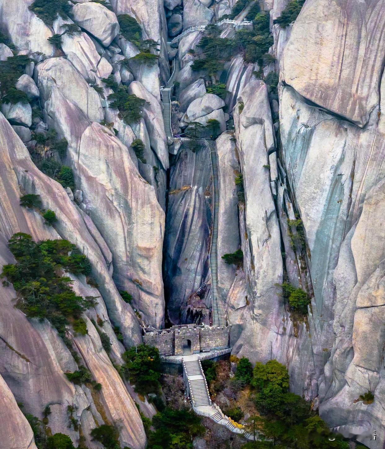 李白诚不欺我！天柱山真的太震撼了终于见识到李白笔下的“奇峰出奇云”了！天