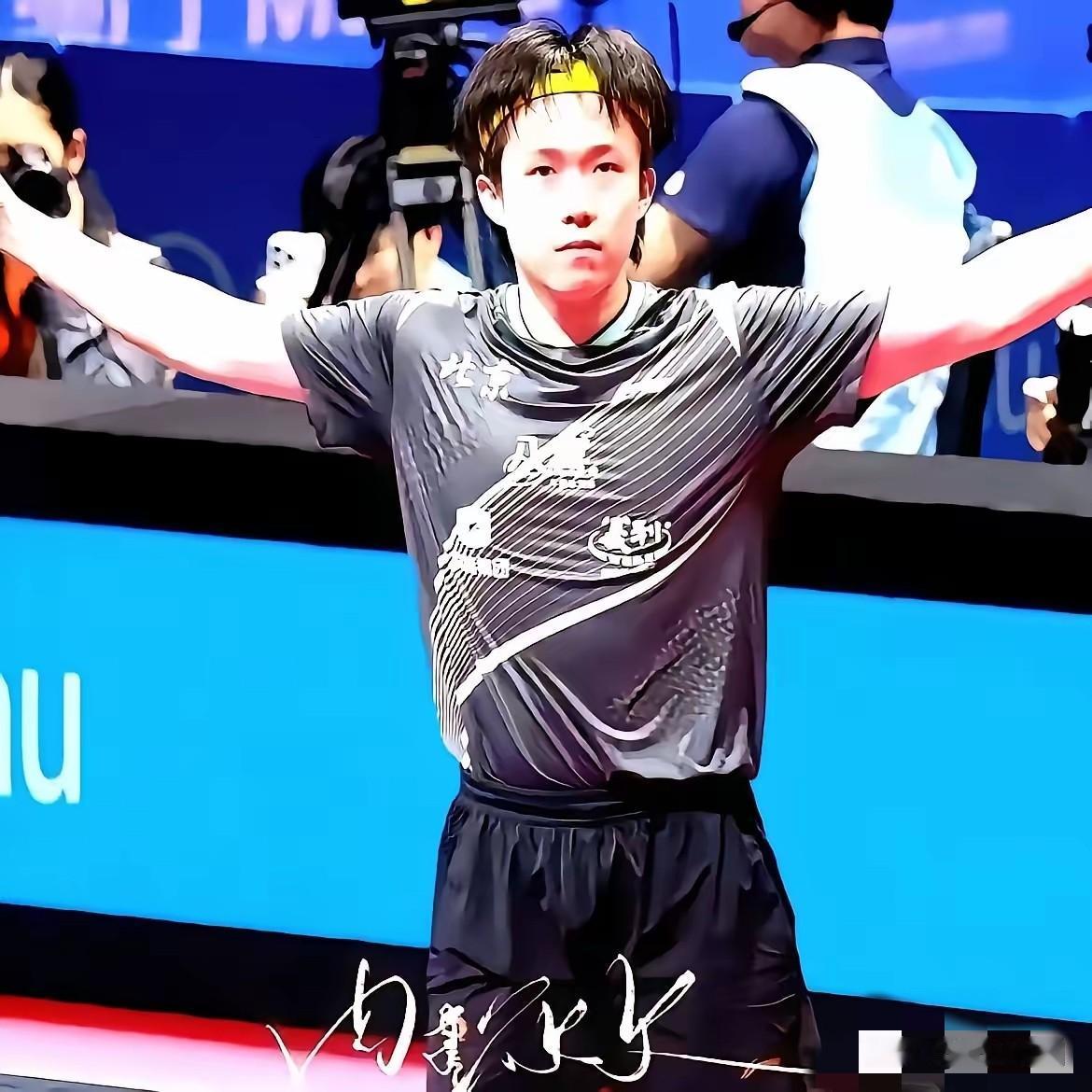 看了王楚钦输给樊振东后的采访，我真觉得这小子长大了！他一点没找理由，直接承认“思