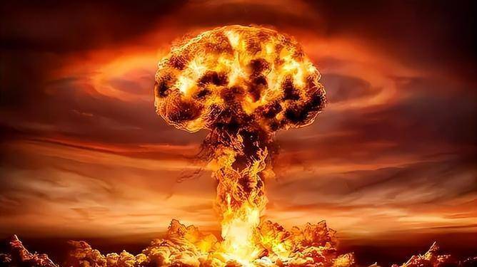 大漠孤烟直，长河落日圆诗人肯定是看见了唐朝进行原子弹试验时的场景，发誓要把日本削