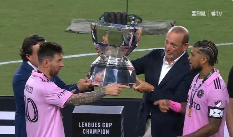 来到美国后，梅西带领着原本倒数第一的迈阿密国际创造奇迹，已经在美职联赢得了两项冠