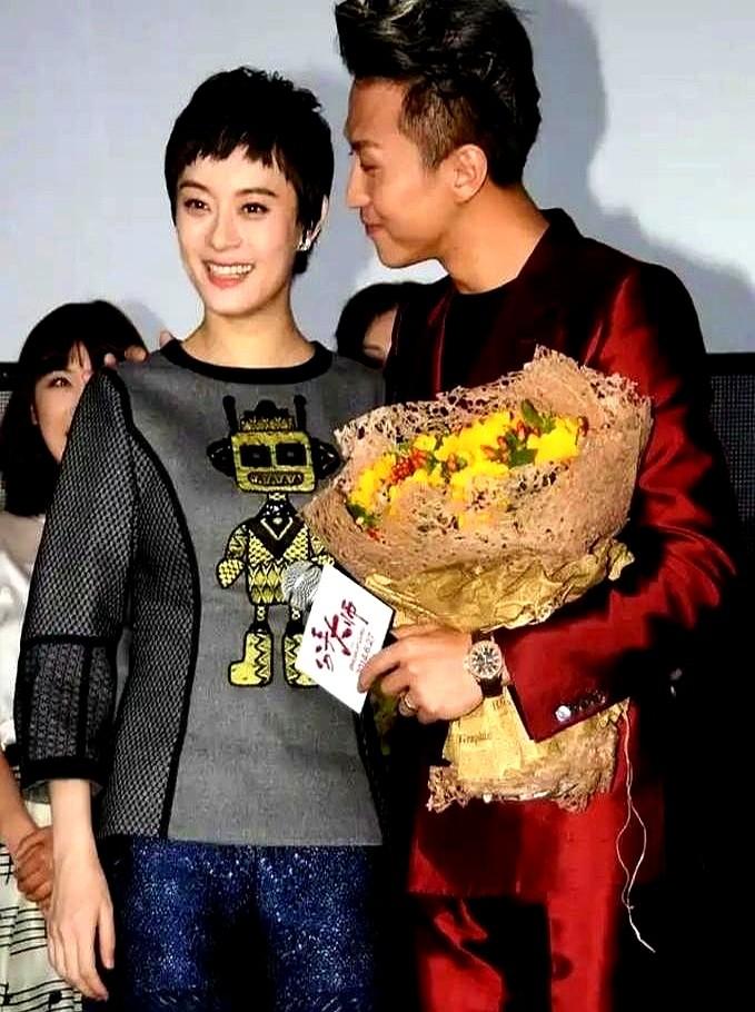 孙俪又拿奖了，第四个视后！她曾因父母离异，公开说自己不信婚姻。当年何润东当众