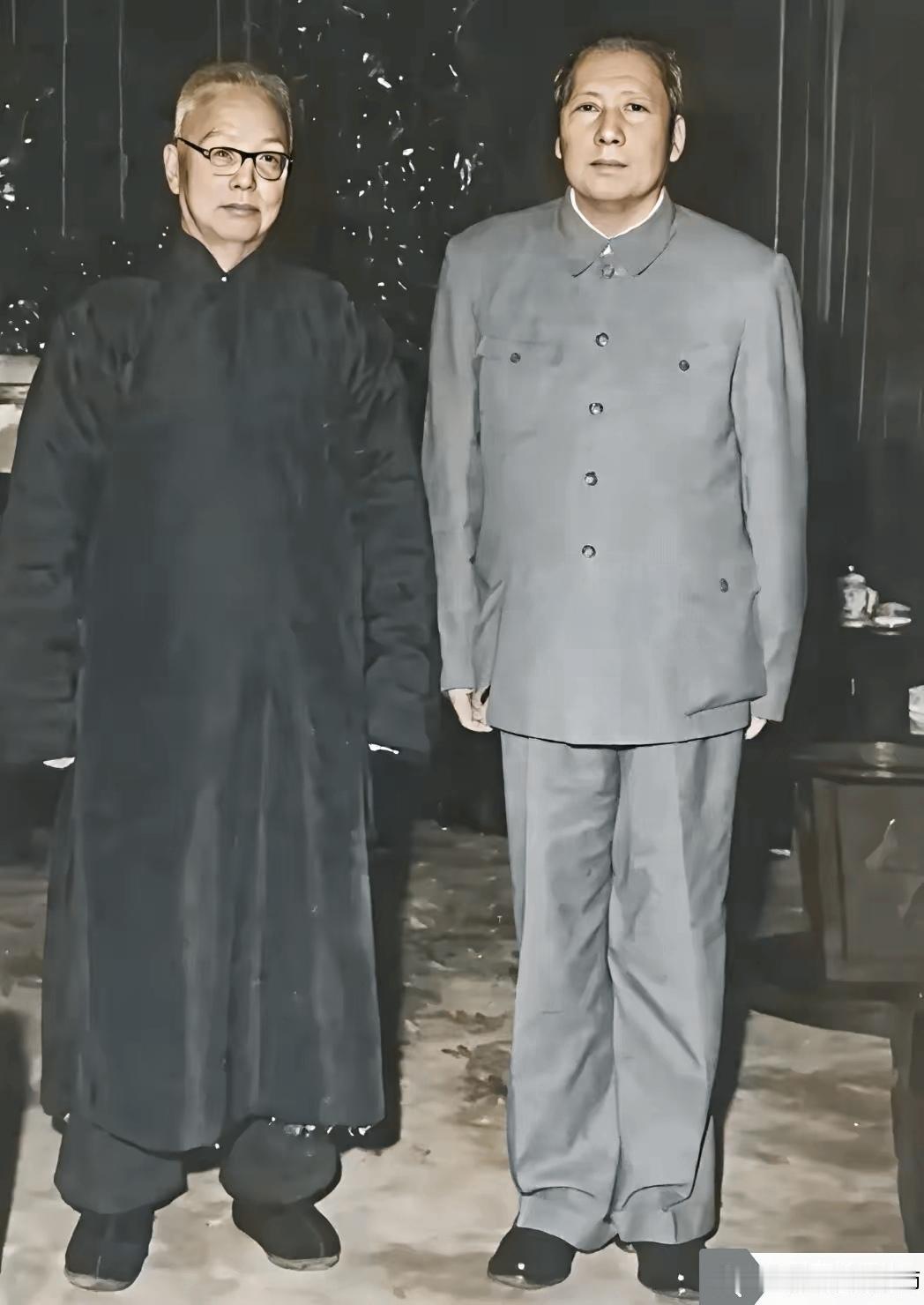 建国以后，毛主席见了自己的老师，也是立刻立正，毕恭毕敬…老师我进步了