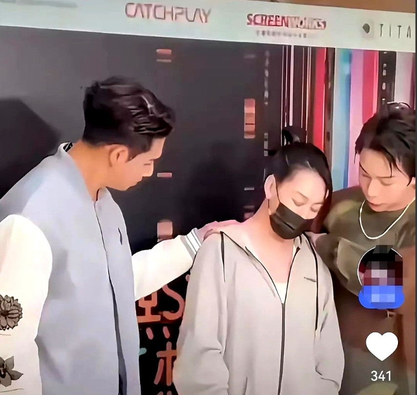 最会搞事的还得是小S，久未露面的她在前姐夫结婚当天就出来大哭来了，好象全世界的都