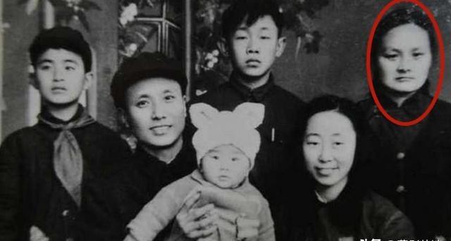 1998年，79岁住家保姆已服务雇主家3代人44年，小雇主说：“您都这么大年纪了