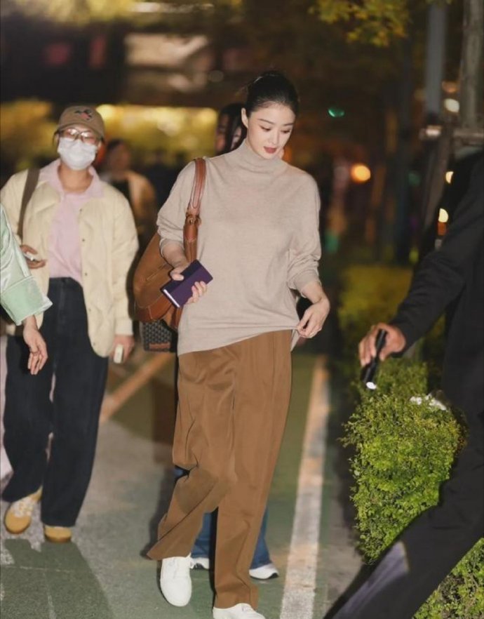 蒋欣减肥成功后颜值再升级，美得更具高级感！​​​