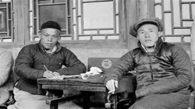 1946年，六千解放军被三万的敌军包围，为了不泄露机密，旅长下令烧毁重要文件，准