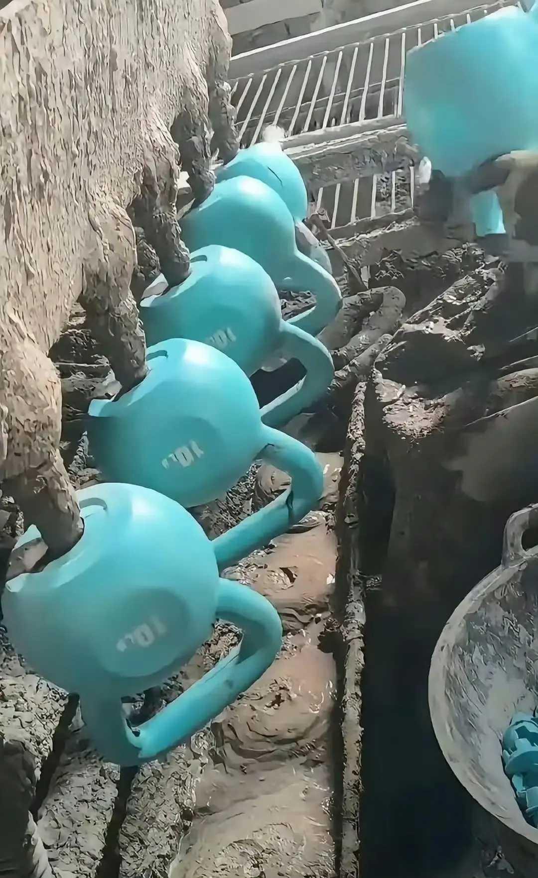 不是这玩意居然是水泥填灌的​​​