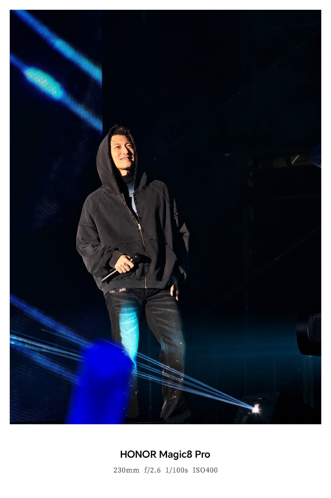 舞台的暗光中，是他全力以赴的身影；歌声的澎湃处，是全场共振的激情。谢霆锋「Evo