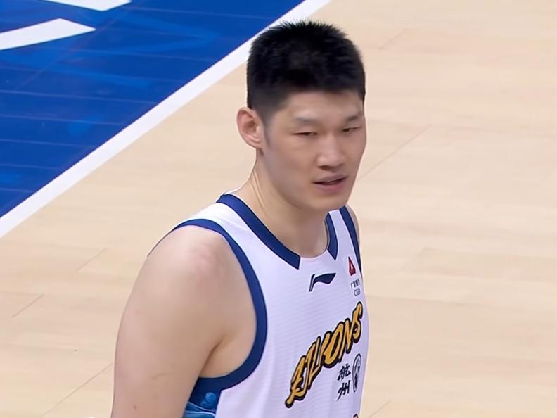 胡金秋32+5统治内线！为连庄MVP再添砝码缺少孙铭徽和布朗两员大将，广厦虽说