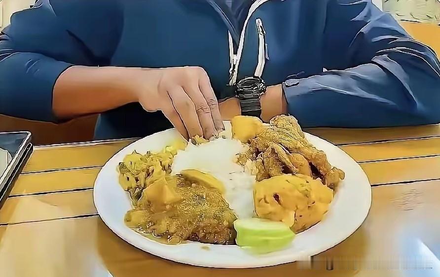 新加坡部分媒体推崇手抓饭，那是人家的事情，随便他们怎么推。中国人推崇手抓饭，就有