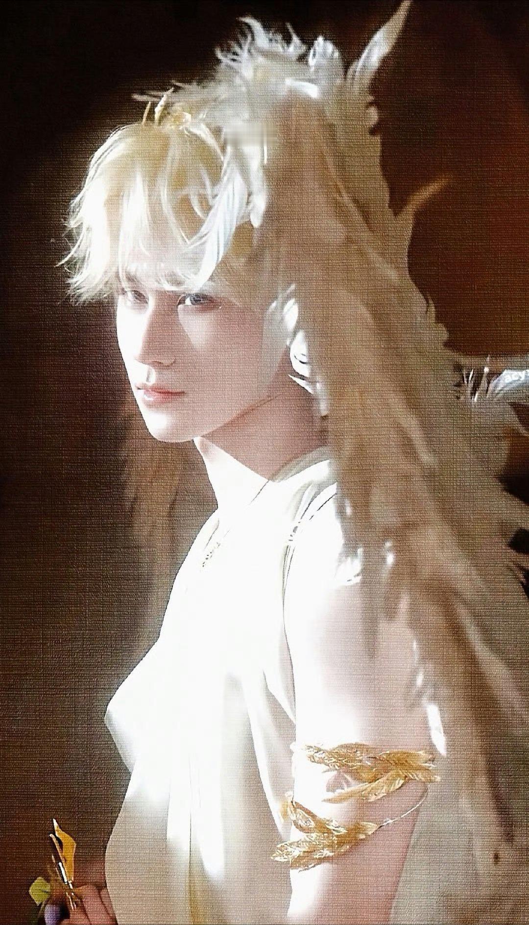 张真源23岁庆生照张真源23岁庆生写真真源，23岁生日快乐🎂