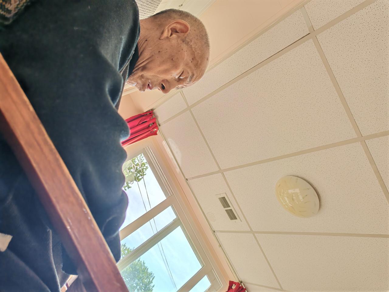 老伴三先生从去年开始就日渐消瘦，而且消瘦的速度特别的快！尤其是他的两条腿，瘦的像