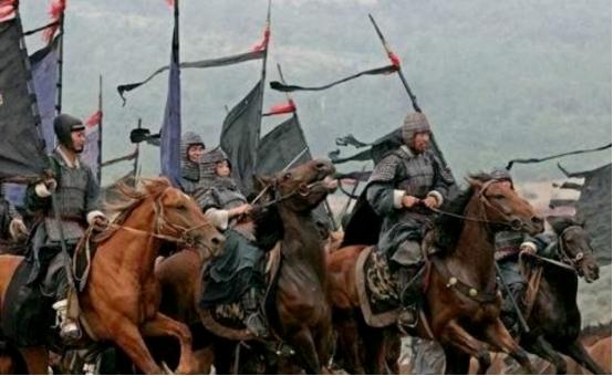 古代可养不起30万骑兵，一匹战马一天要吃5公斤的草料和3公斤的豆子，战时大量消耗