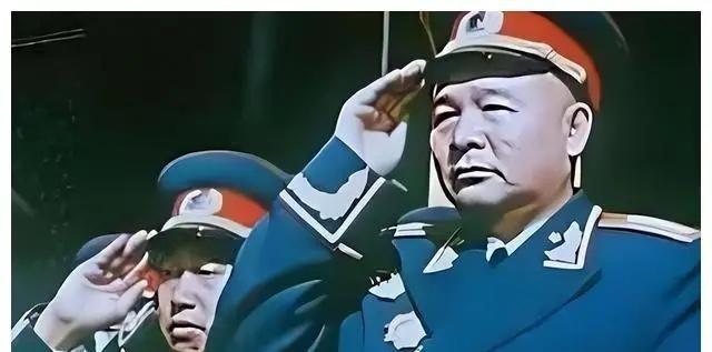 毛主席视察工作，专车路过徐海东家，突然下令：立刻关掉发动机。1960年的冬季，主